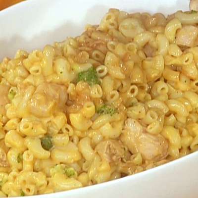 Mac and Cheddar Cheese with Chicken and Broccoli - RecipeNode.com