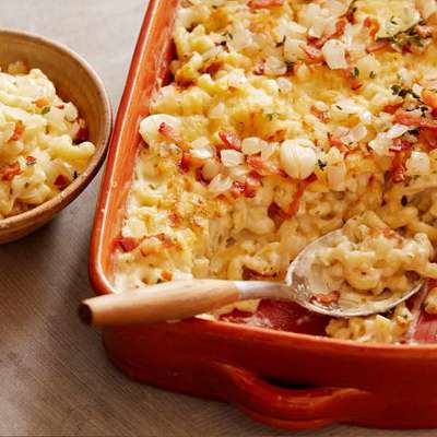 Mac 'N Cheese with Bacon and Cheese - RecipeNode.com
