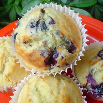 Old-Fashioned Blueberry Muffins - RecipeNode.com