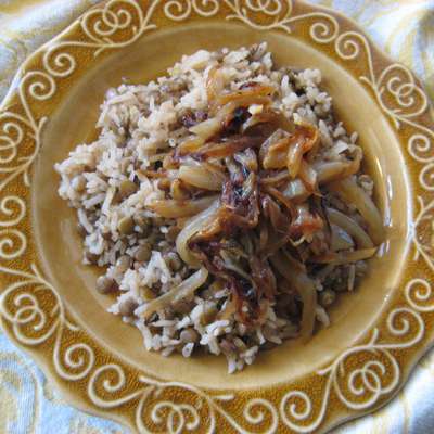 Palestinian Lentils and Rice With Crispy Onions - RecipeNode.com