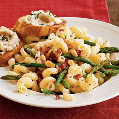 Pasta with Asparagus, Pancetta, and Pine Nuts - RecipeNode.com