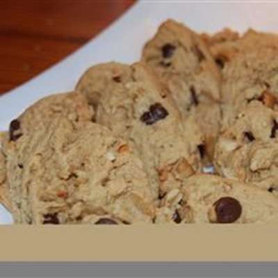 Peanut Butter Cookies with Chocolate Chunks - RecipeNode.com