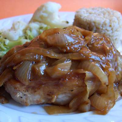 Pork Chops in Onion Sauce (Schweinekotelett in Zwiebelsosse) - RecipeNode.com