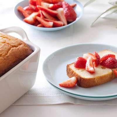 Ricotta Orange Pound Cake with Strawberries - RecipeNode.com