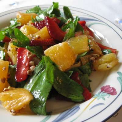 Salad Greens With Oranges, Strawberries and Vanilla Vinaigrette - RecipeNode.com