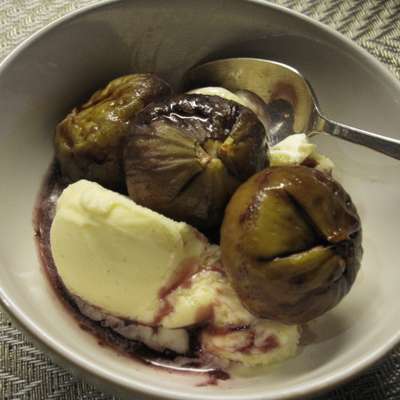 Sika Sto Fourno (Baked Figs With Red Wine) - RecipeNode.com