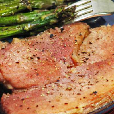 Simple Peppery Sweet Ham Steak - RecipeNode.com