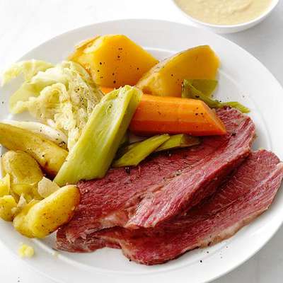 Slow-Cooker Corned Beef and Cabbage - RecipeNode.com