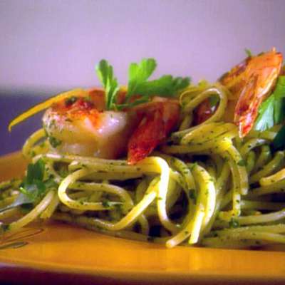 Spaghetti with Arugula Pesto and Seared Jumbo Shrimp - RecipeNode.com