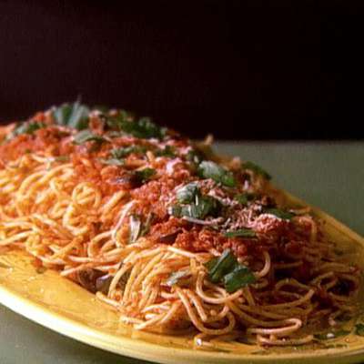 Spaghetti with Olives and Tomato Sauce - RecipeNode.com