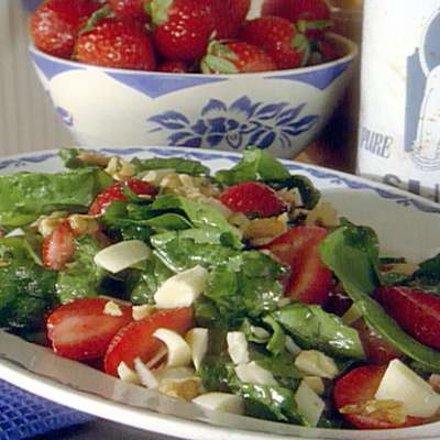 Spinach, Strawberry, and Hearts of Palm Salad - RecipeNode.com