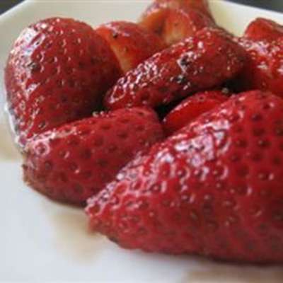 Strawberries with Balsamic Vinegar - RecipeNode.com