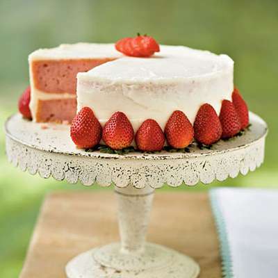 Strawberry Layer Cake - RecipeNode.com