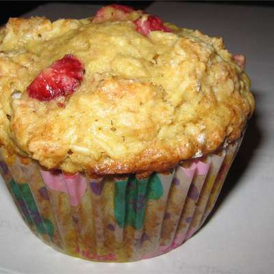 Strawberry Oat Muffins - RecipeNode.com