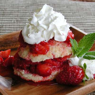 Strawberry Shortcake a la Treebeard's - RecipeNode.com