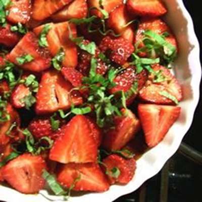 Sweet and Tart Strawberry Salad - RecipeNode.com