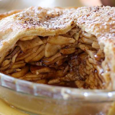 The Ultimate Caramel Apple Pie - RecipeNode.com