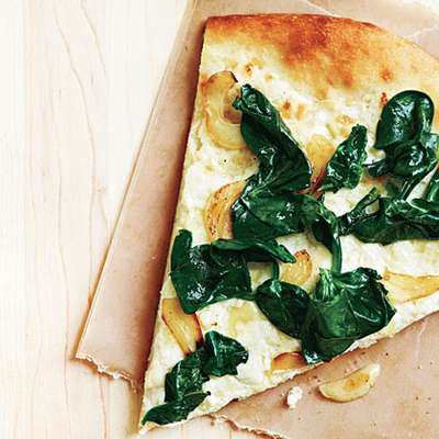 Three-Cheese White Pizza with Spinach - RecipeNode.com