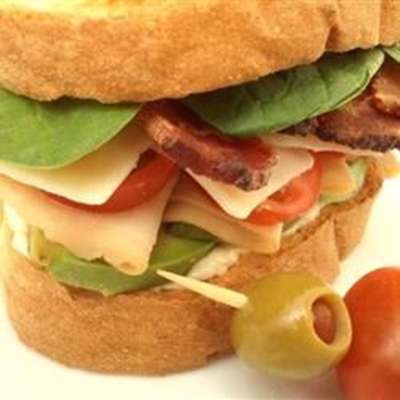 Turkey Bacon Avocado Sandwich - RecipeNode.com