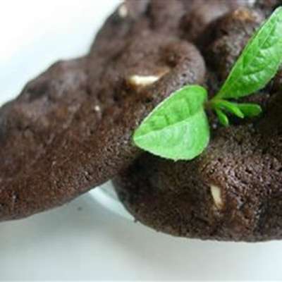White Chip Chocolate Cookies - RecipeNode.com